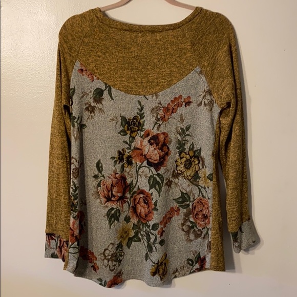 Blouse - Picture 2 of 2